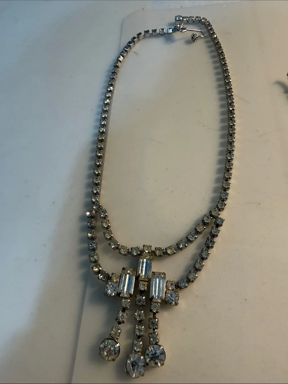 Vintage Rhinestone Drop Necklace in Women’s Jewelry Guc 14” prong set